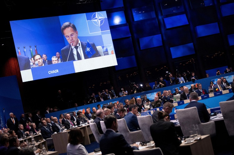NATO askeri liderleri Ortadoğu gündemiyle acil toplantıda buluştu