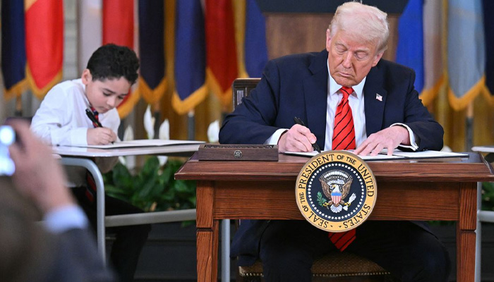 Trump geri adım atmıyor: Sırada eğitim fonları var