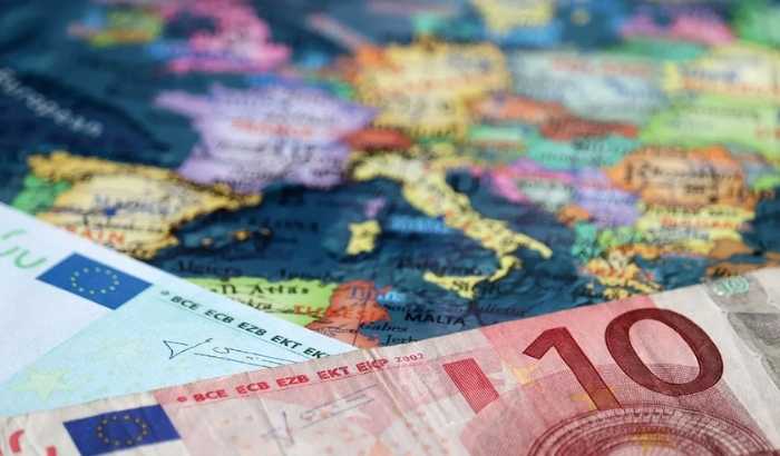 Euro Bölgesi’nde ticaret fazlası geriledi