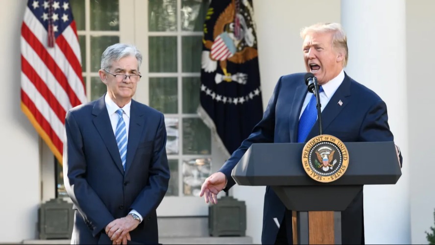 Trump: 'Powell aptallık ediyor, yerine faiz indirecek biri gelecek'