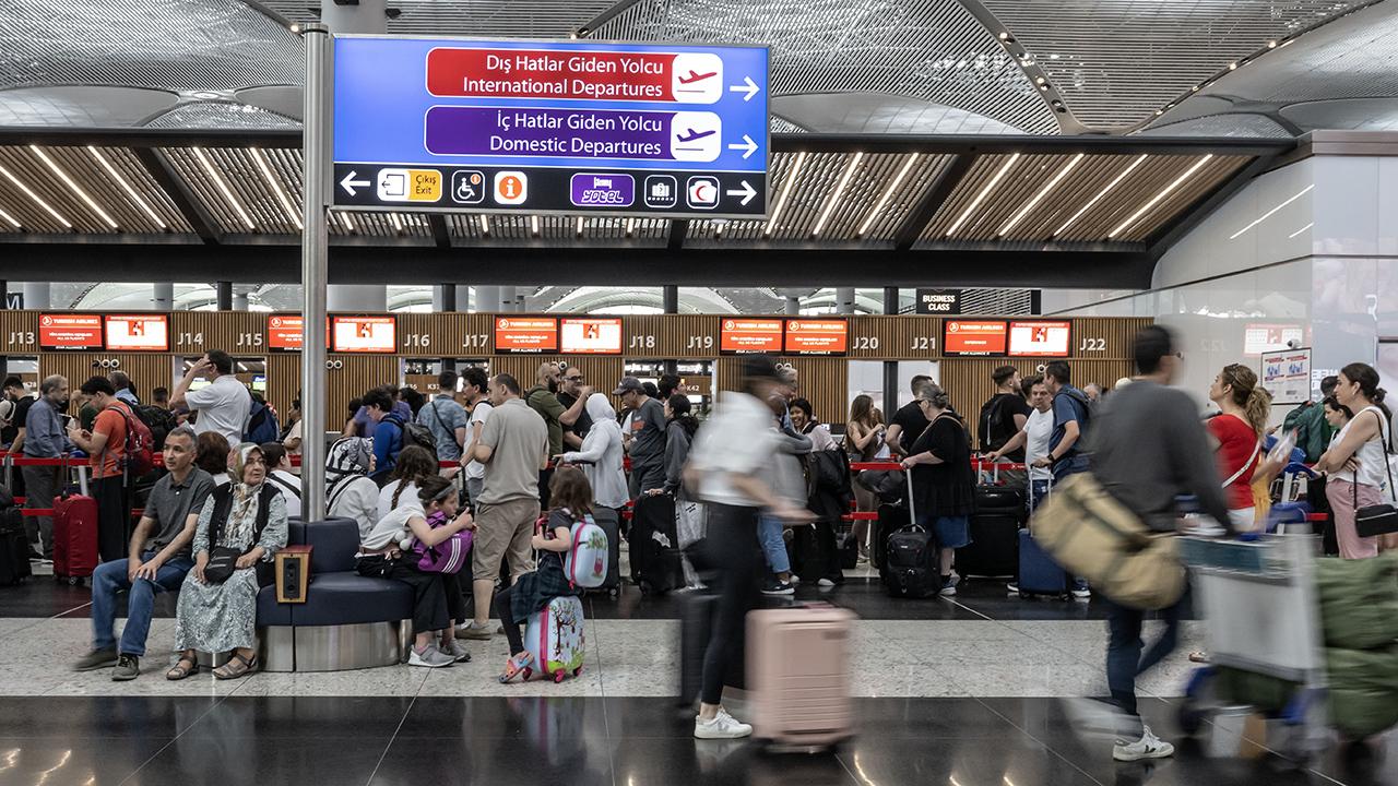 Ege ve Akdeniz havalimanlarında yaz rekoru: Yolcu sayısında tüm zamanların zirvesi