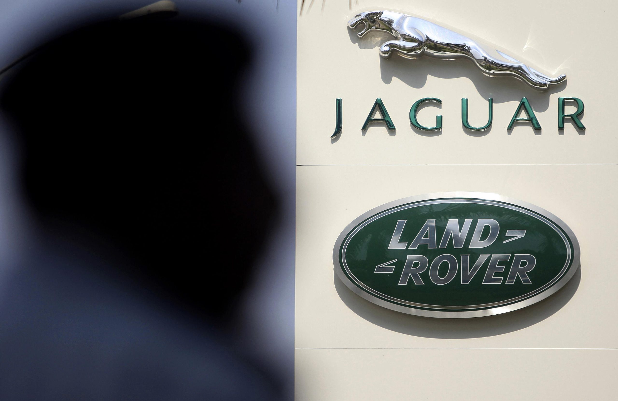 Lüks otomotiv devi Jaguar Land Rover'ın kâr tahminine "Trump vergileri" darbesi!