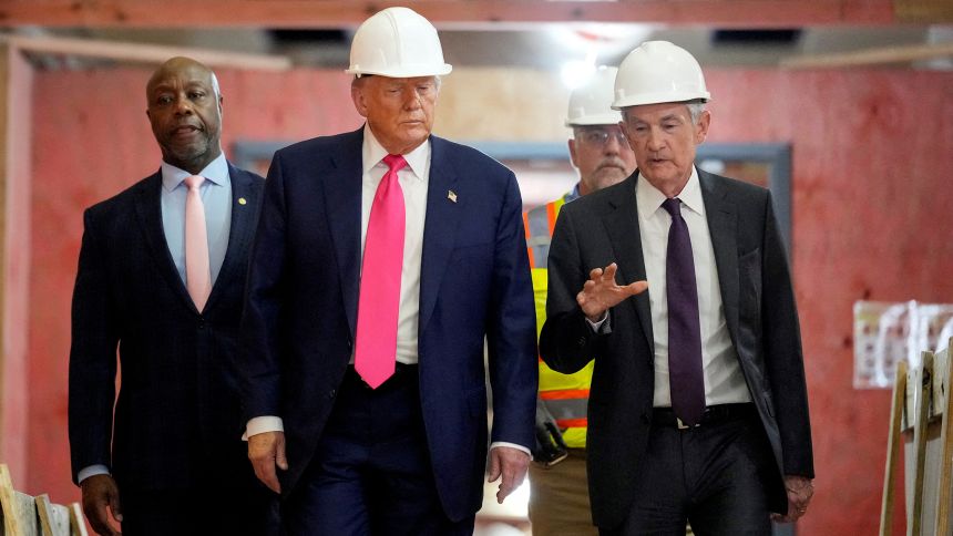 20 sene sonra bir ilk! Trump'tan Fed'e ziyaret!