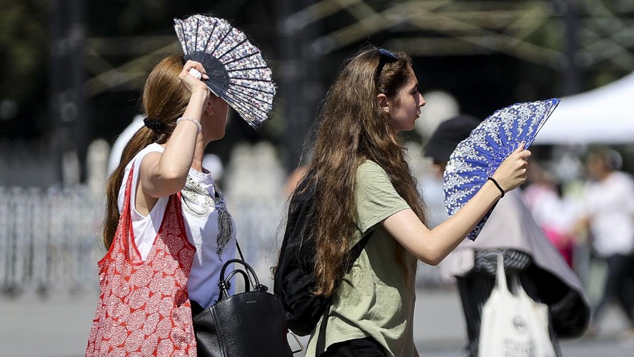Hava ikiye bölündü, yağmur da var, kavurucu sıcak da: Bugün hava nasıl olacak?