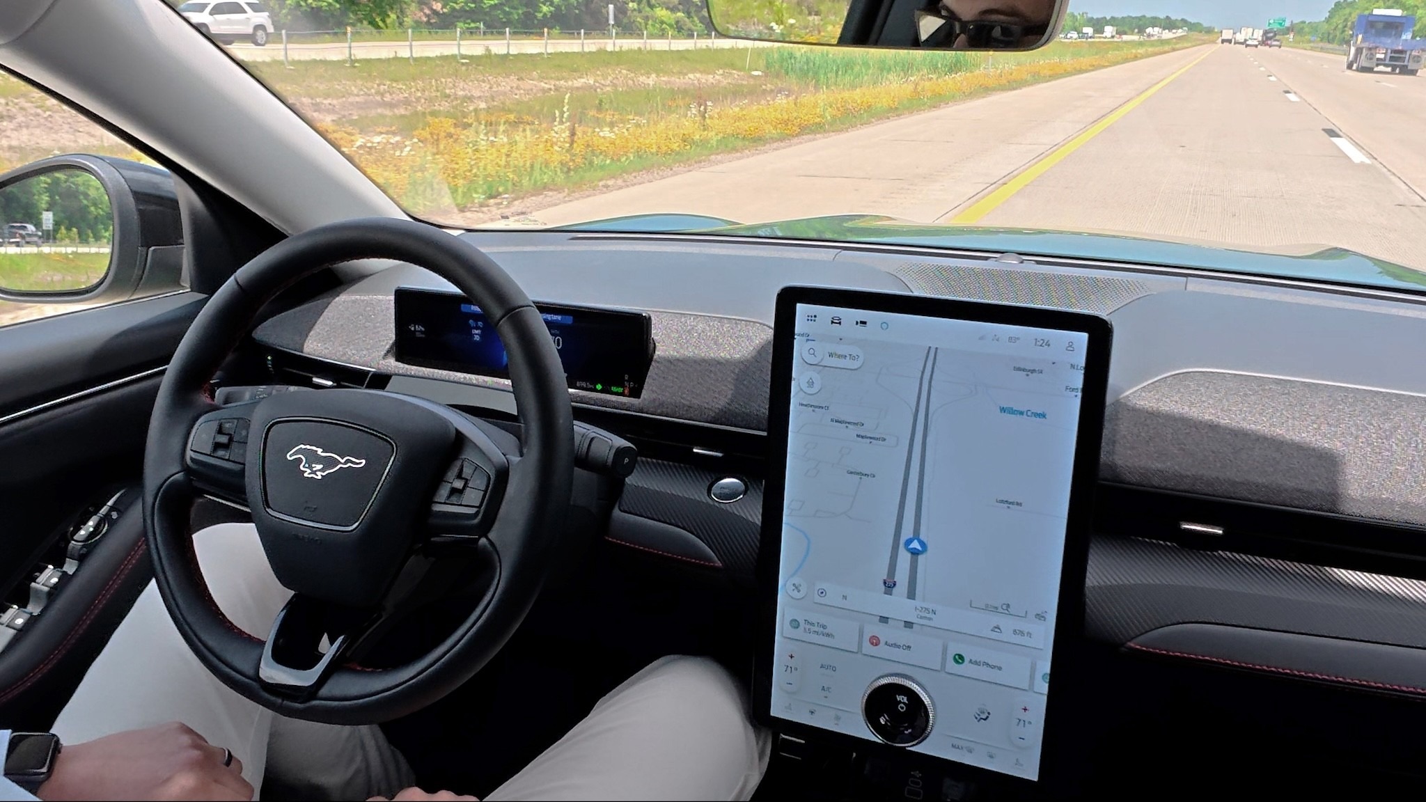 Sadece sürmüyor, düşünüyor: Kendi kendine şerit değiştiren Ford BlueCruise
