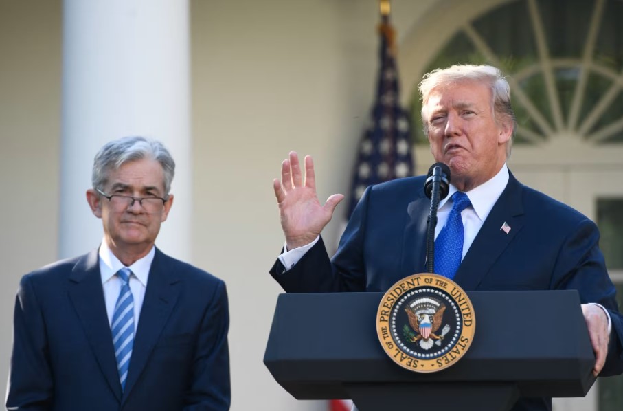 Trump'tan Fed'e sert çıkış: "Yönetim kurulu kontrolü üstlenmeli!"