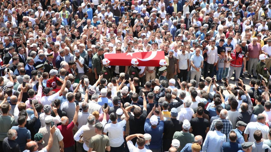 Türkiye şehitlerini dualarla ve gözyaşlarıyla uğurladı