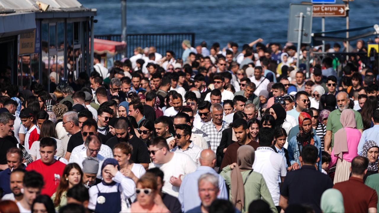 İstanbul’a kavurucu sıcaklar geliyor: Meteoroloji'den 7 bölgeye sağanak uyarısı