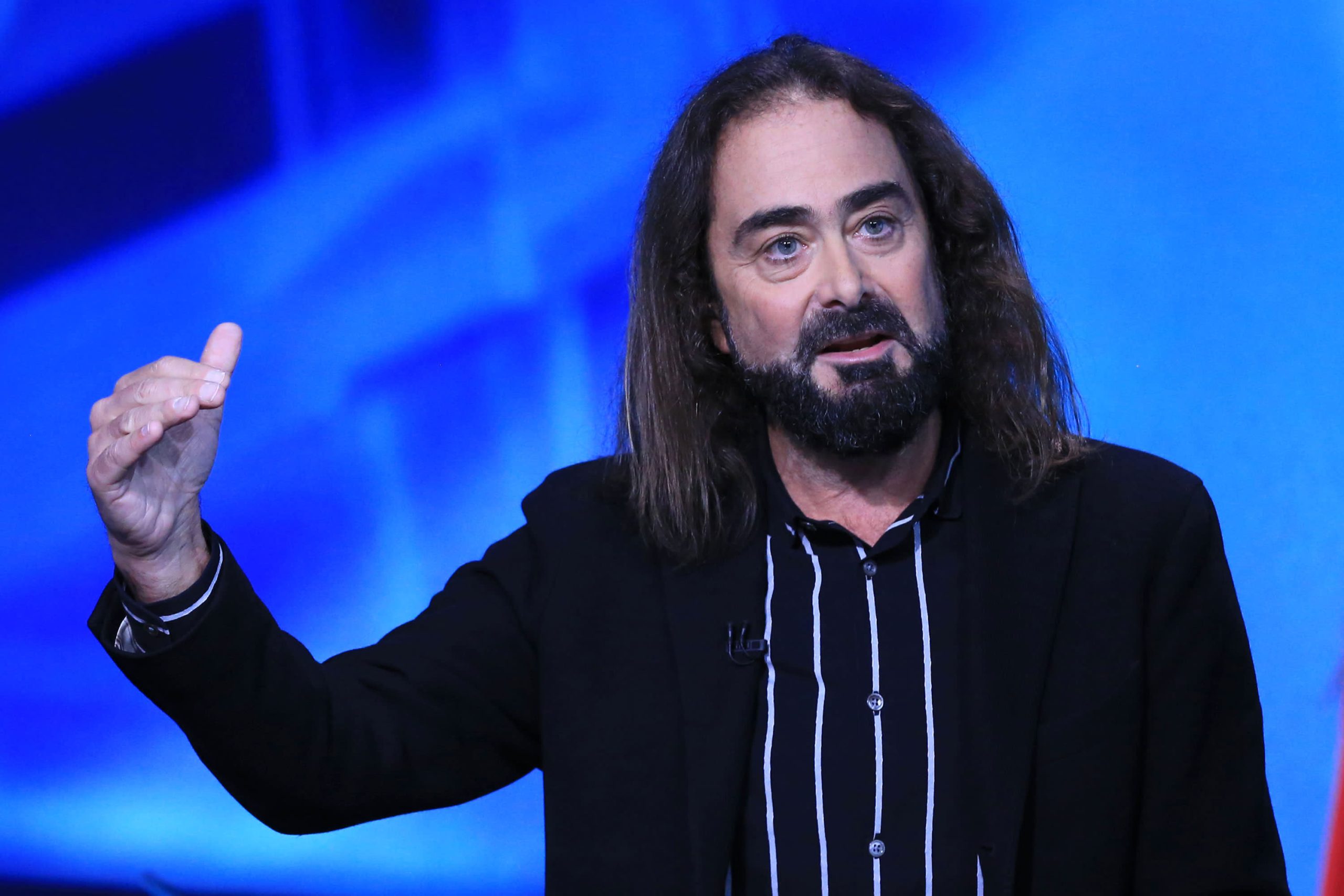 Zervos: Daha drastik faiz indirimleri desteklenmeli