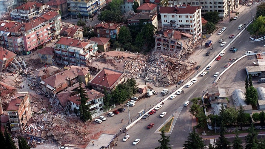 45 saniyede çeyrek asırlık acı: Marmara Depremi... Asrın felaketi 26 yıldır yüreklerde