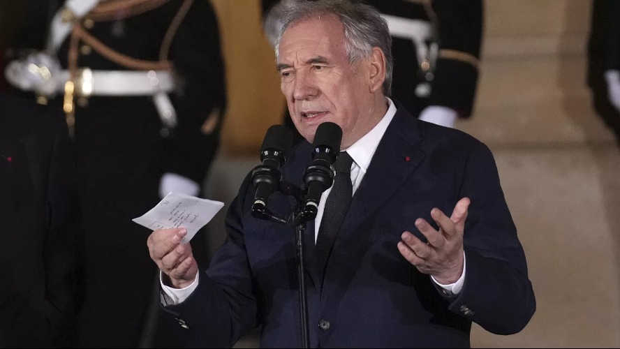 Fransa’da bütçe krizi: Bayrou güven oylaması talep etti