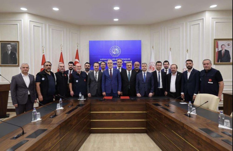 Memur ve emeklilere yeni haklar: Bakan Işıkhan’dan açıklama