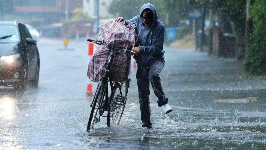 Bugün hava nasıl olacak? Meteoroloji'den sağanak yağış ve sis uyarısı