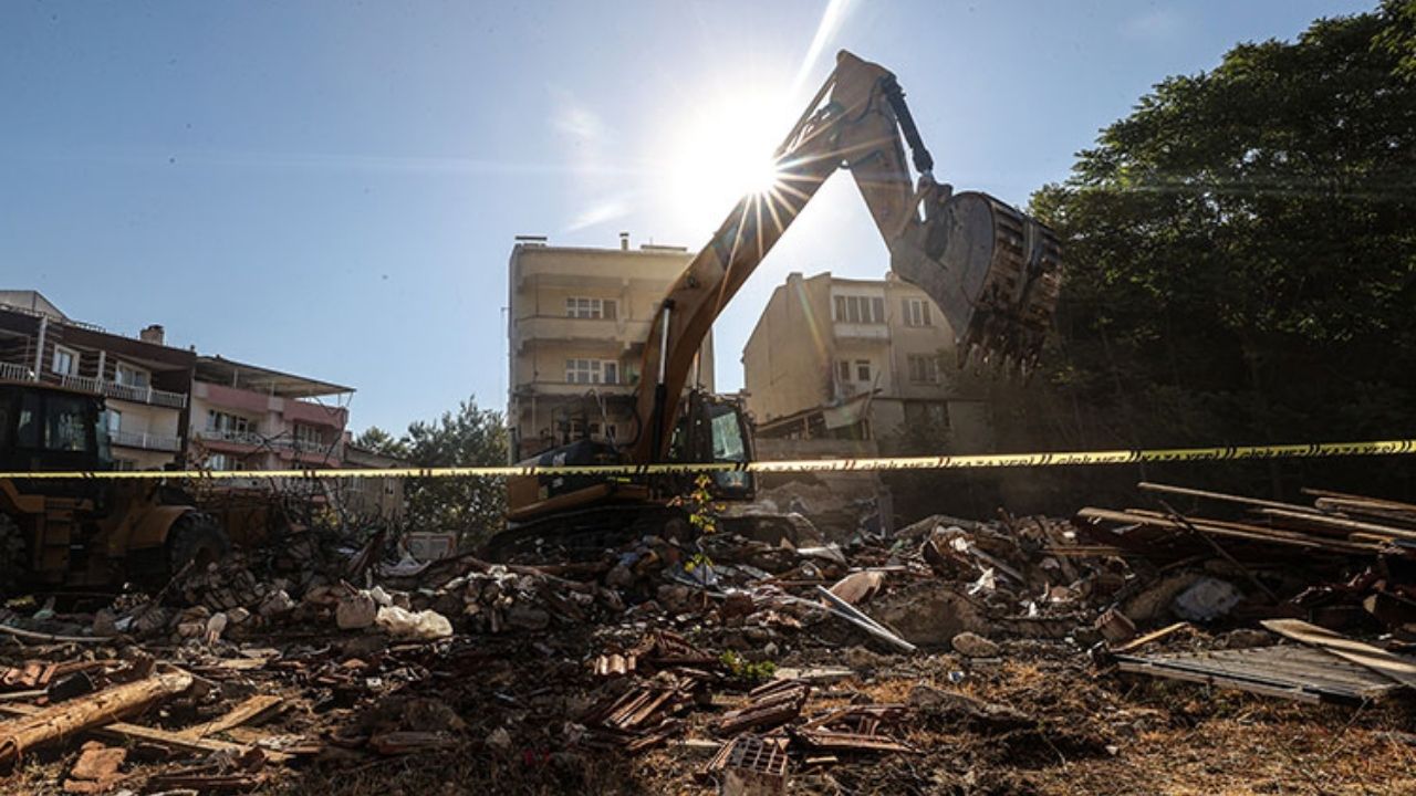 Balıkesir'de 6,1 büyüklüğündeki depremin ardından 786 artçı sarsıntı kaydedildi