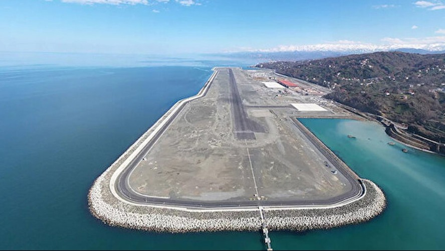 Bakan Uraloğlu duyurdu: Trabzon’a deniz üstü yeni havalimanı geliyor