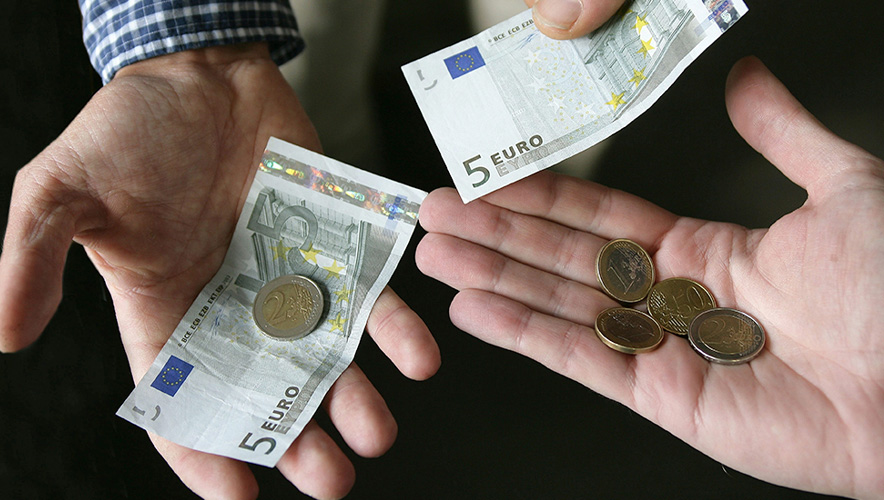 Euro Bölgesi'nde tahvilleri yerel yatırımcılar aldı