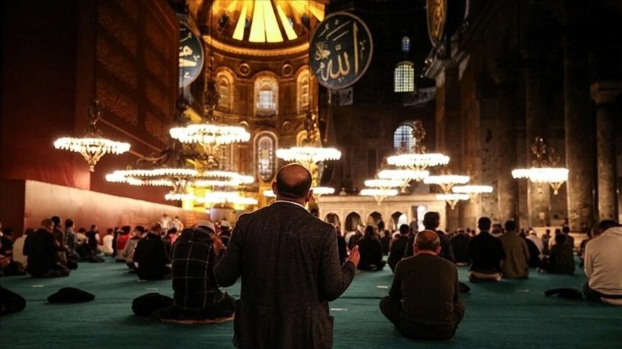 İslam Dünyasında Mevlid Kandili coşkusu