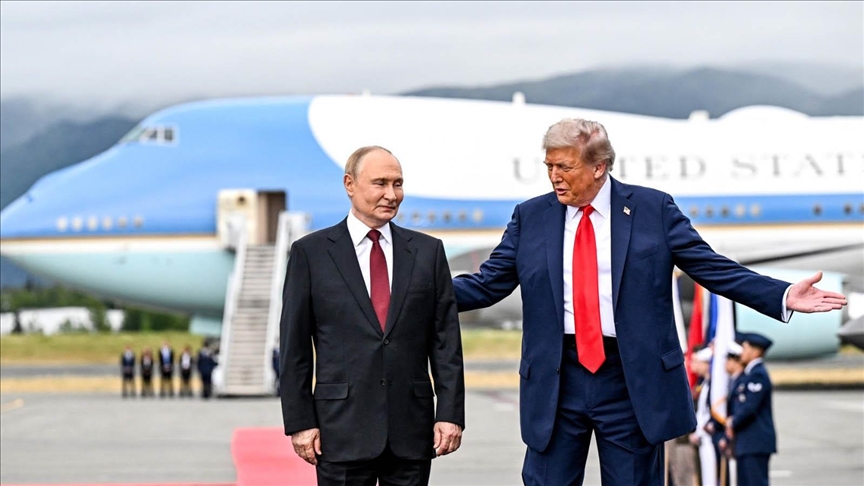 Trump ve Putin zirvesi Alaska'da başladı