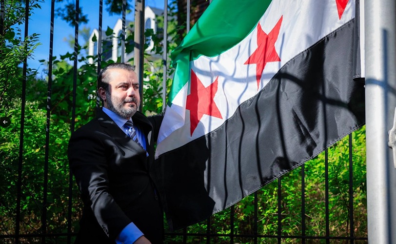 Suriye bayrağı 11 yıl sonra Washington’da göndere çekildi