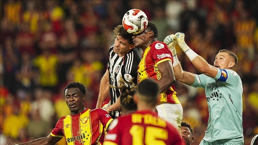 Beşiktaş İzmir’de dağıldı: Göztepe’den tarihi zafer