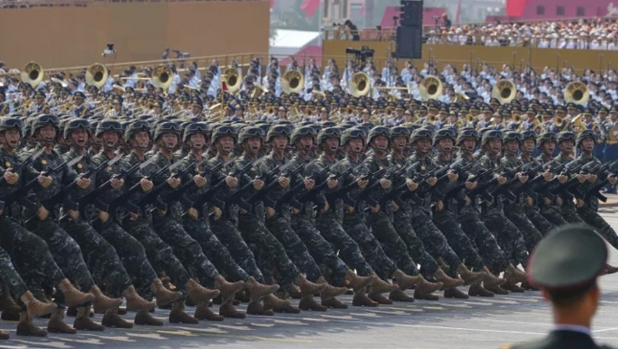 Çin’in askeri gövde gösterisi: Tiananmen’de dev geçit töreni