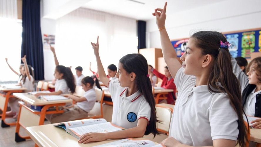 Öğrencilere barınma, kırtasiye ve ulaşım için yeni destek paketi