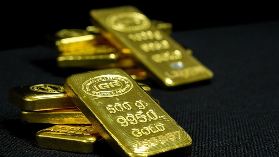 Sert dalgalanmalar yaşansa da ons altın 5.000 doların üzerinde tutunuyor