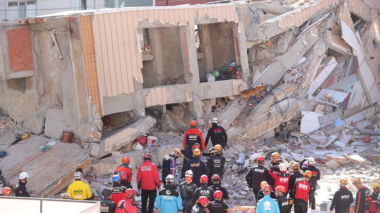 Gebze’de 7 katlı bina çöktü: Enkazdan acı haber geldi
