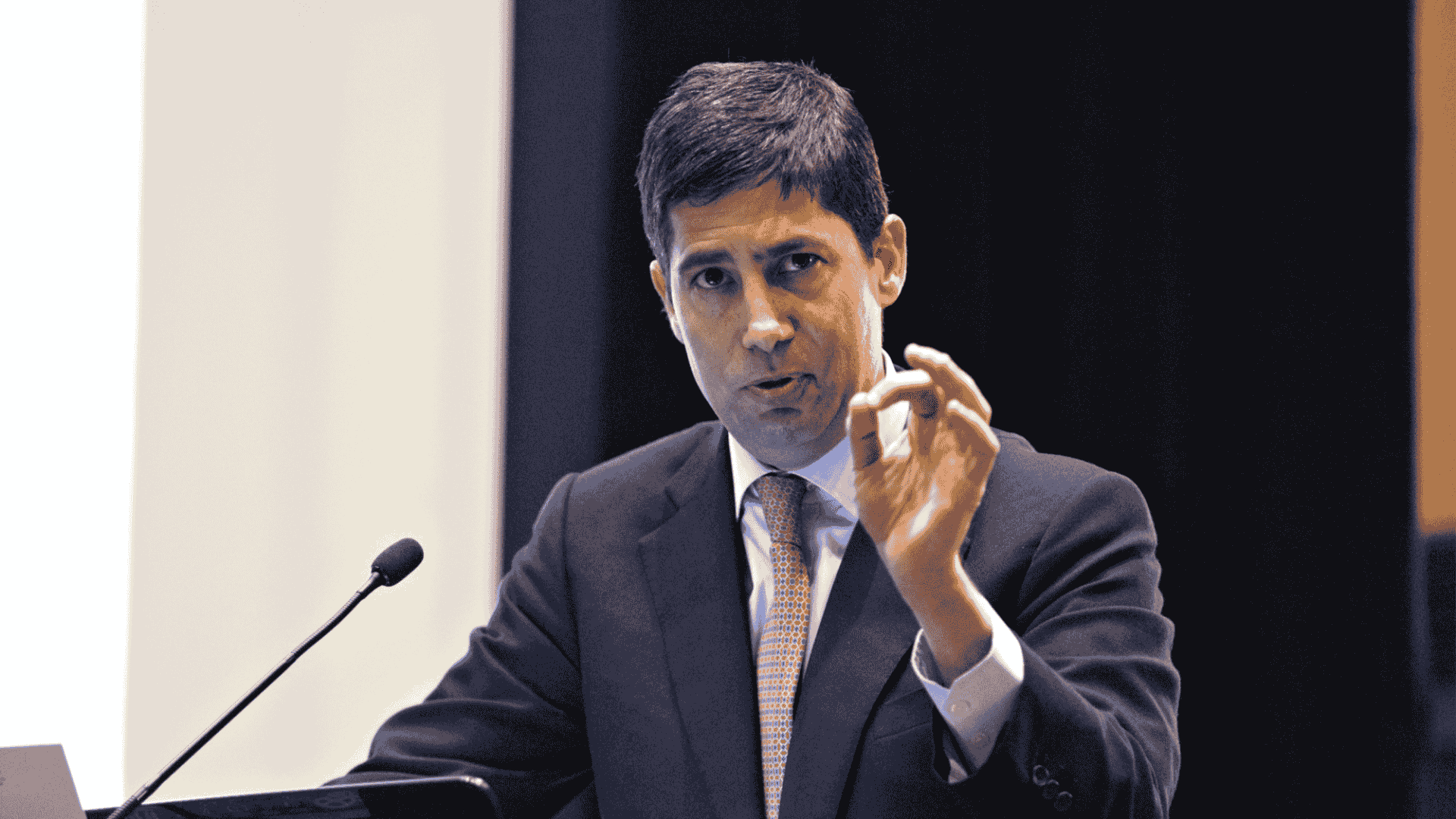 Trump, Fed başkanlığı için Kevin Warsh ile görüşecek