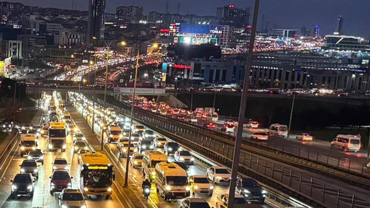 İBB verileri açıkladı: İstanbul’da trafik zirve yaptı