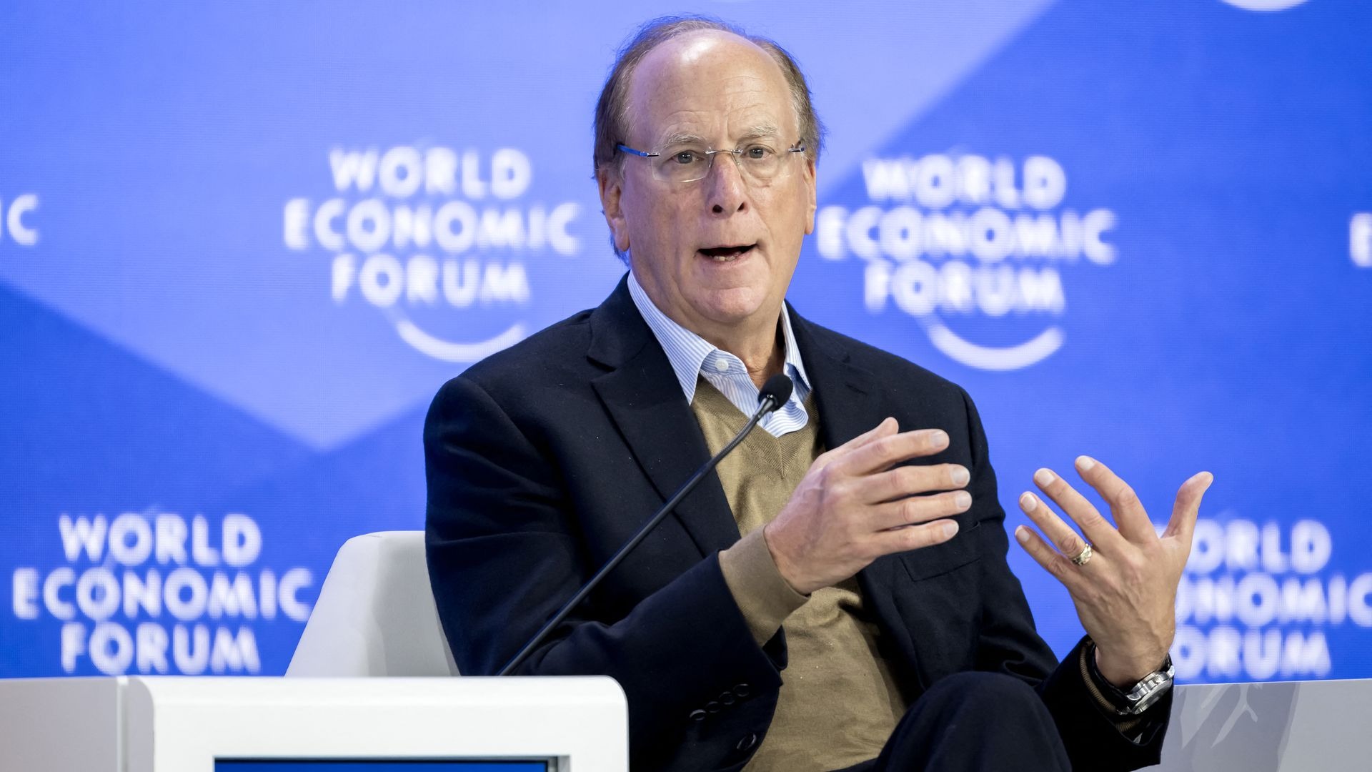 Larry Fink Davos’ta bombayı patlattı: Kapitalizmin kalbinde isyan “Facia yakın”