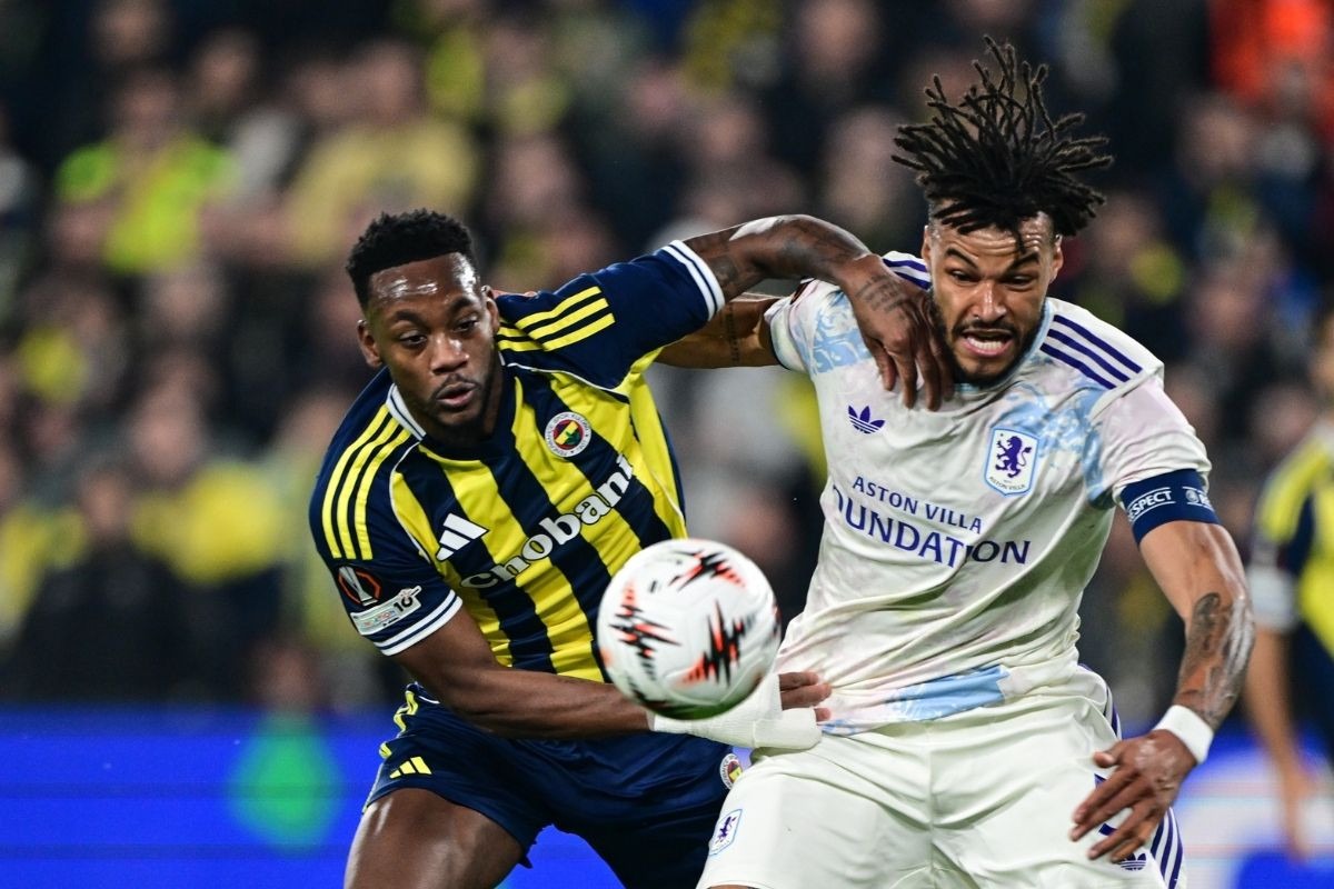 Fenerbahçe Aston Villa'ya yenildi: İlk 8 umutlarını son haftaya taşıdı