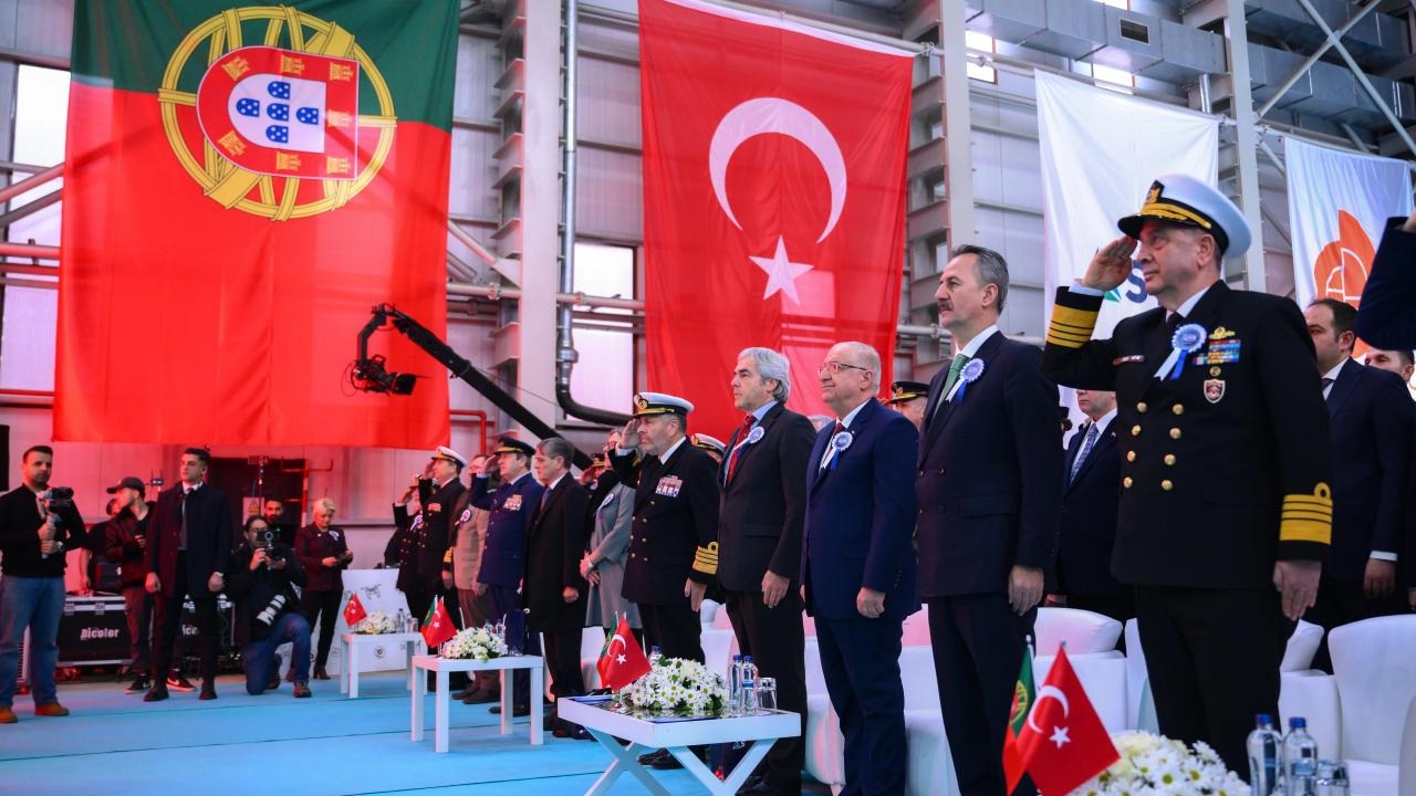 Türkiye’den NATO’ya güç takviyesi: Portekiz gemisinin ilk bloğu kızağa kondu