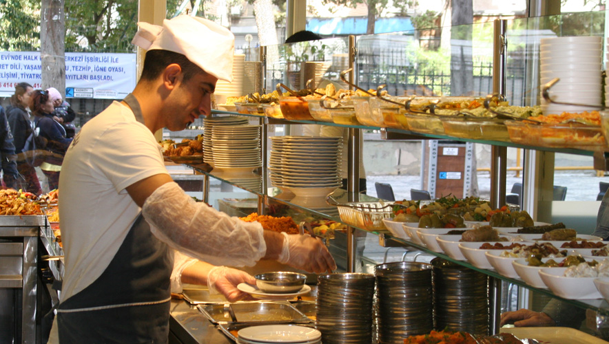 Restoranlarda masa ve servis ücretine resmen yasak geldi