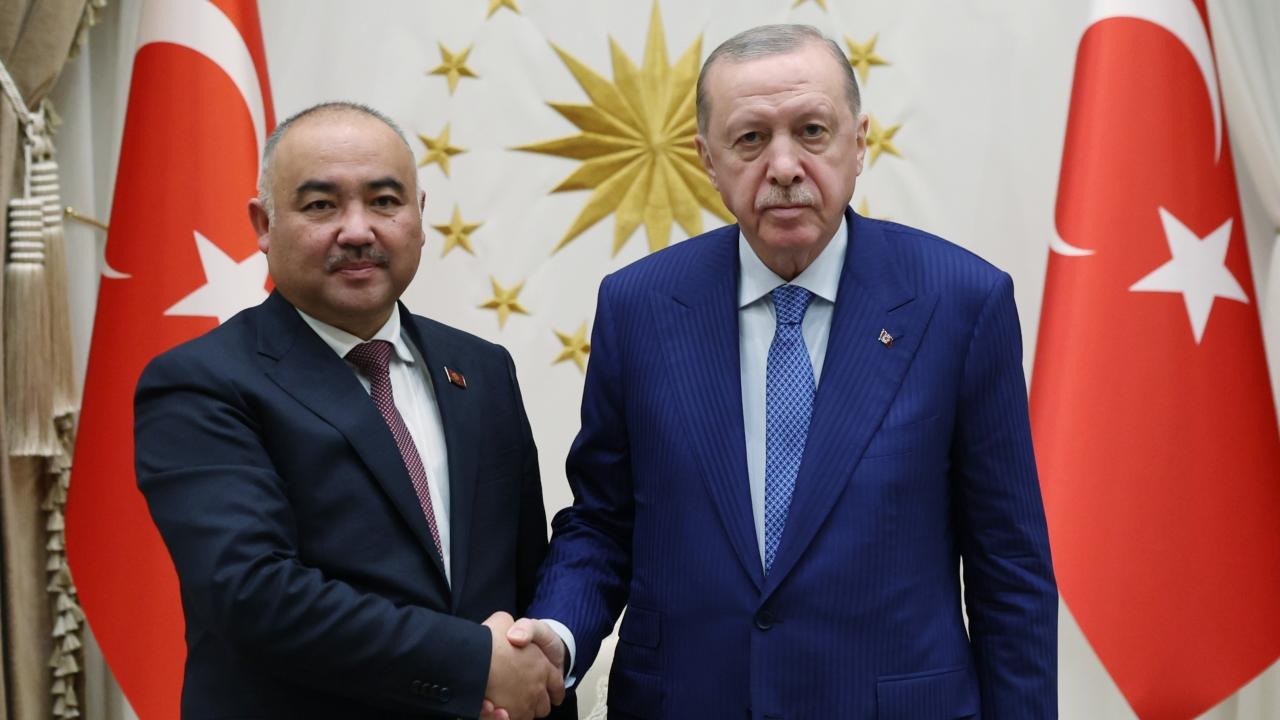 Cumhurbaşkanı Erdoğan, Kırgız Meclis Başkanı’nı Külliye’de kabul etti