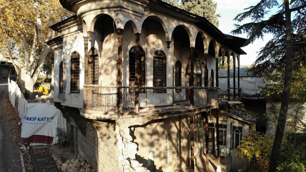 Deprem hasarı gören kültürel alanlar tek tek yenileniyor