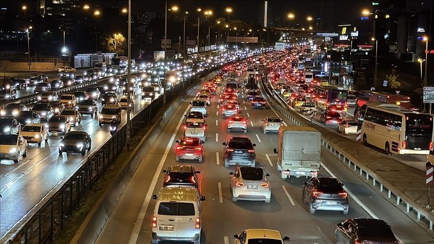 İstanbul’da akşam trafiği kilitlendi: Yoğunluk yüzde 85’e çıktı