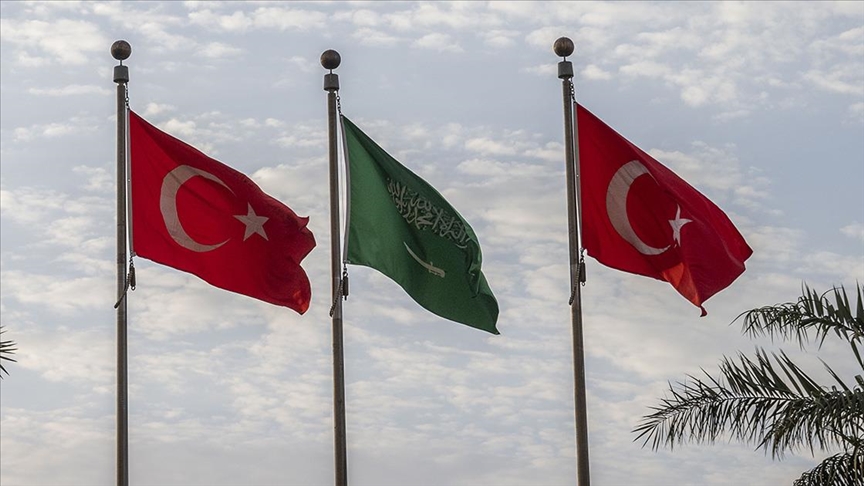 Türkiye ile Suudi Arabistan arasında 2 milyar dolarlık yatırımı kapsayan güneş enerjisi anlaşması imzalandı