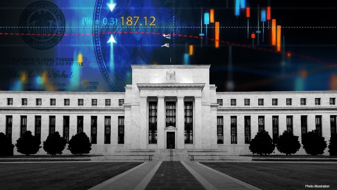 Fed’den çifte mesaj: Enflasyon düşüyor ama rahatlamak için erken