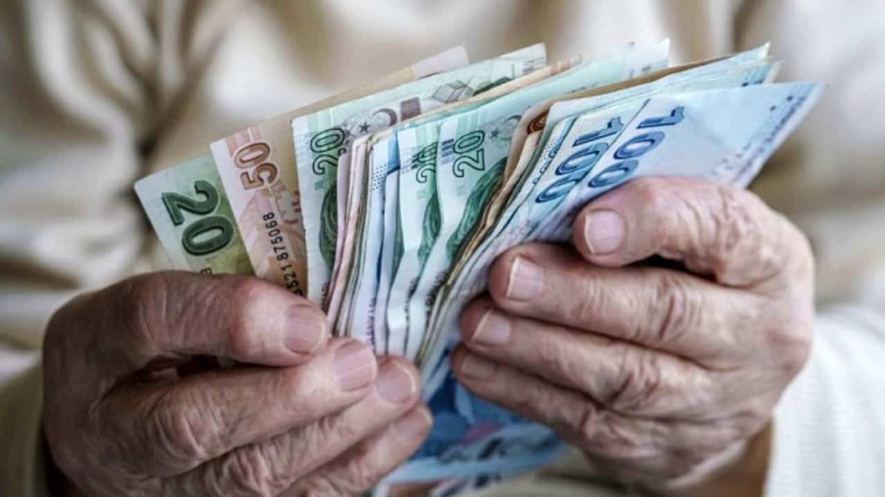 On binlerce emeklinin maaşı artacak: Maaş farkları Nisan’da hesaplara yatıyor