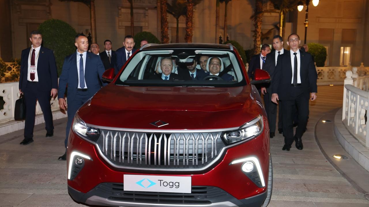 Cumhurbaşkanı Erdoğan, Mısır lideri Sisi'ye Togg hediye etti