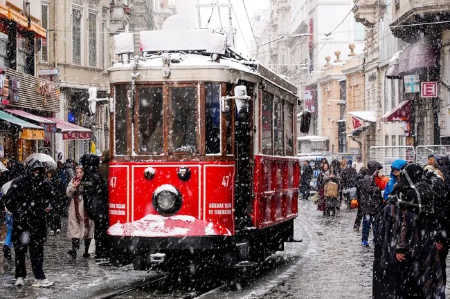 Balkan soğuğu Türkiye’yi vurdu: Sıcaklıklar sert düşüyor