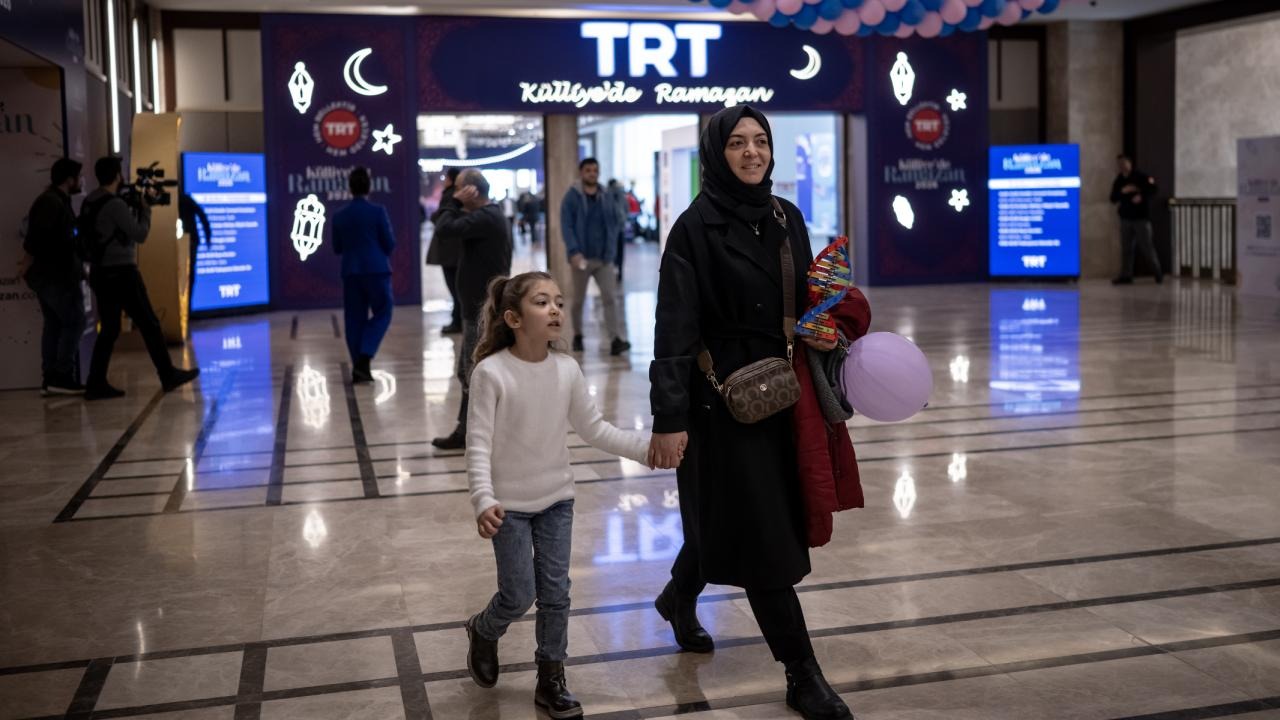 Külliyede Ramazan programı ailelerin akınına uğradı