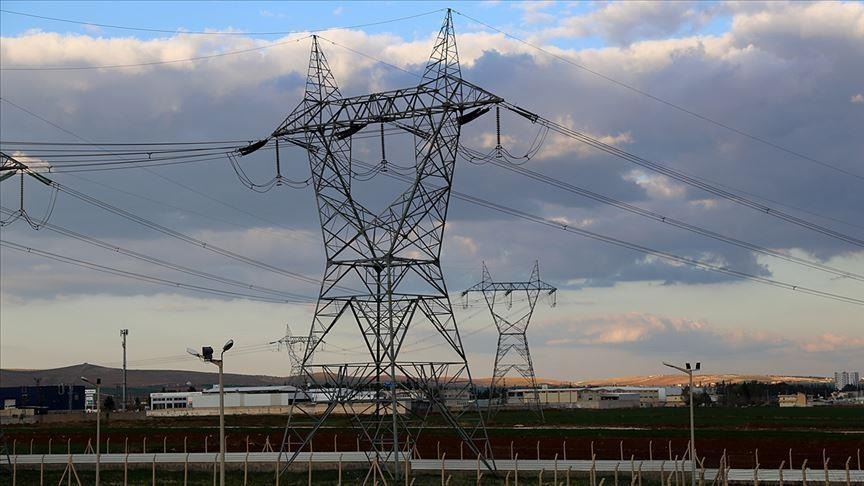 Spot elektrik fiyatlarında sert dalgalanma: Elektrikte rekor saatlik fark