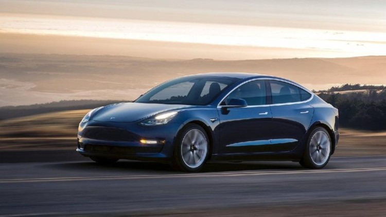 Kaliforniya’da dengeler değişti: Tesla geriledi hibritler yükseldi