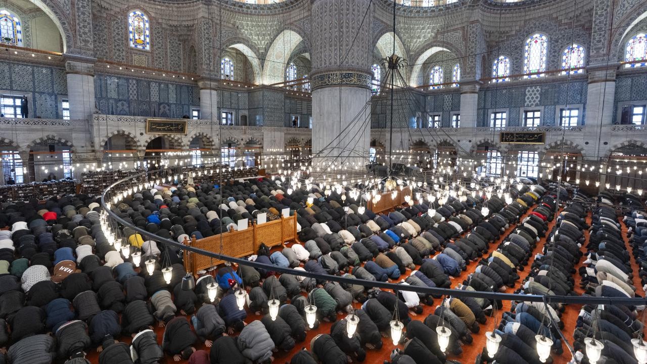 Cuma namazı bayram coşkusunu zirveye taşıdı