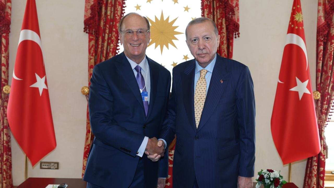 Dolmabahçe’de küresel finans zirvesi: Erdoğan ve Fink bir araya geldi