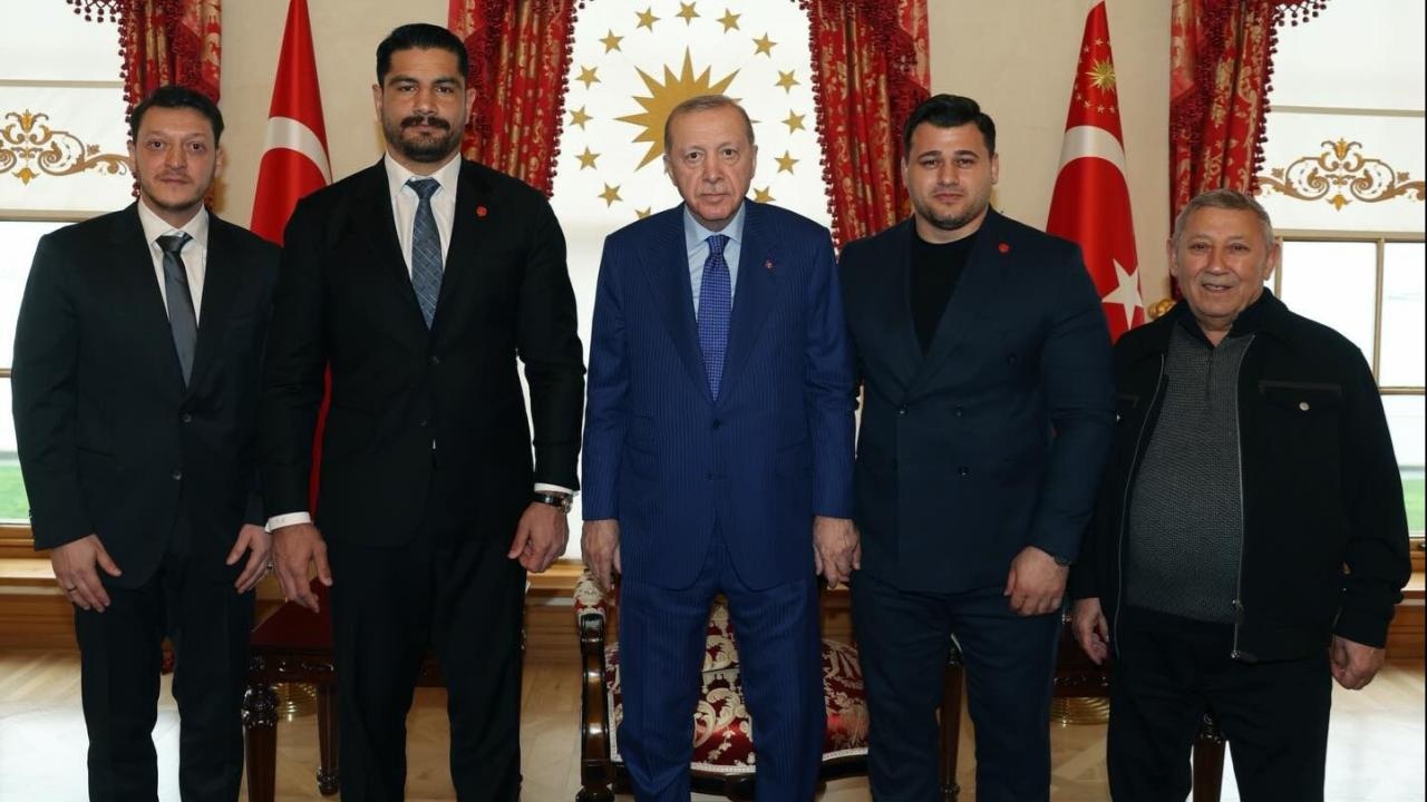 Cumhurbaşkanı Erdoğan, Türkiye Güreş Federasyonu Başkanı Akgül'ü kabul etti