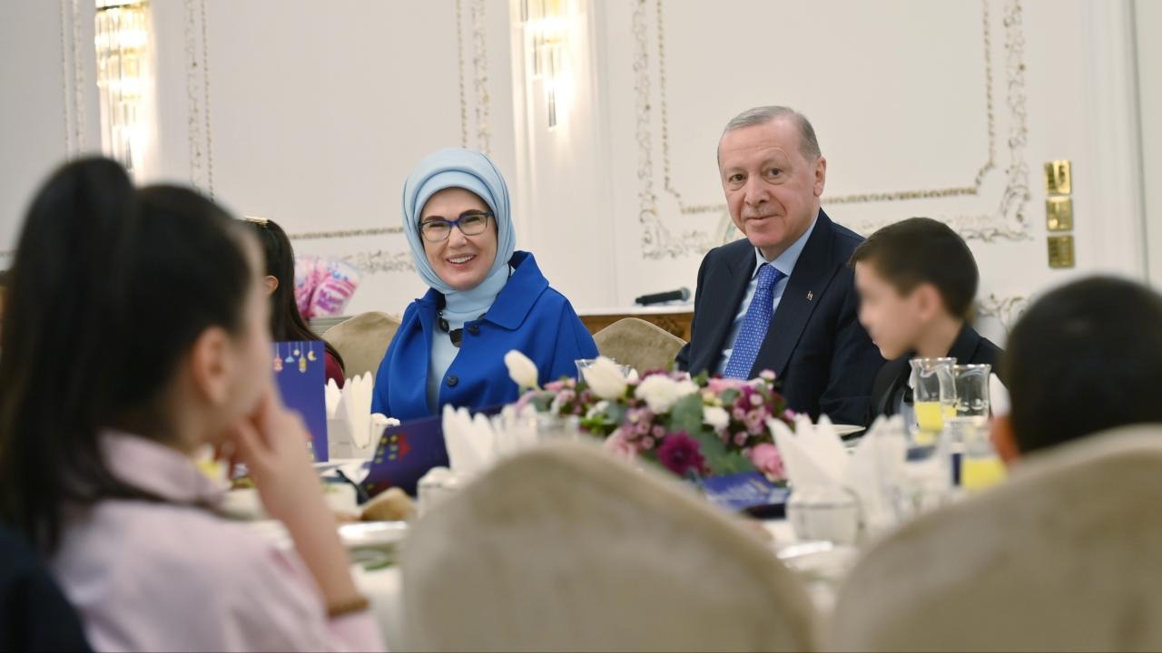 Cumhurbaşkanı Erdoğan devlet himayesindeki çocuklarla iftar sofrasında buluştu