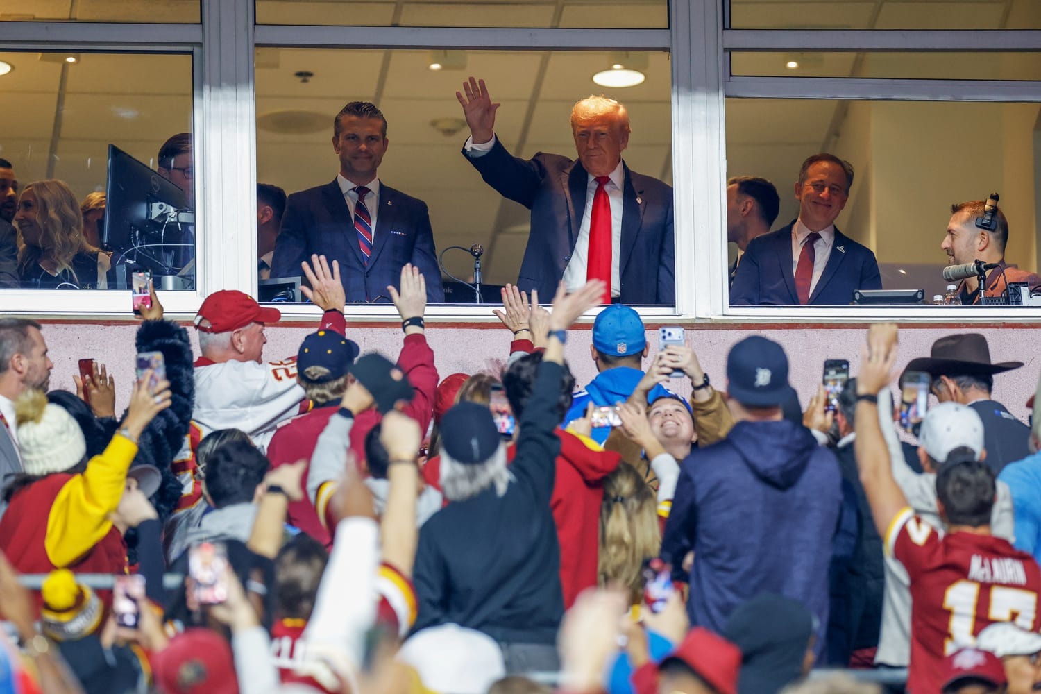 Trump NFL maçında protesto edildi: Tribünlerden yükselen yuhalama dikkat çekti